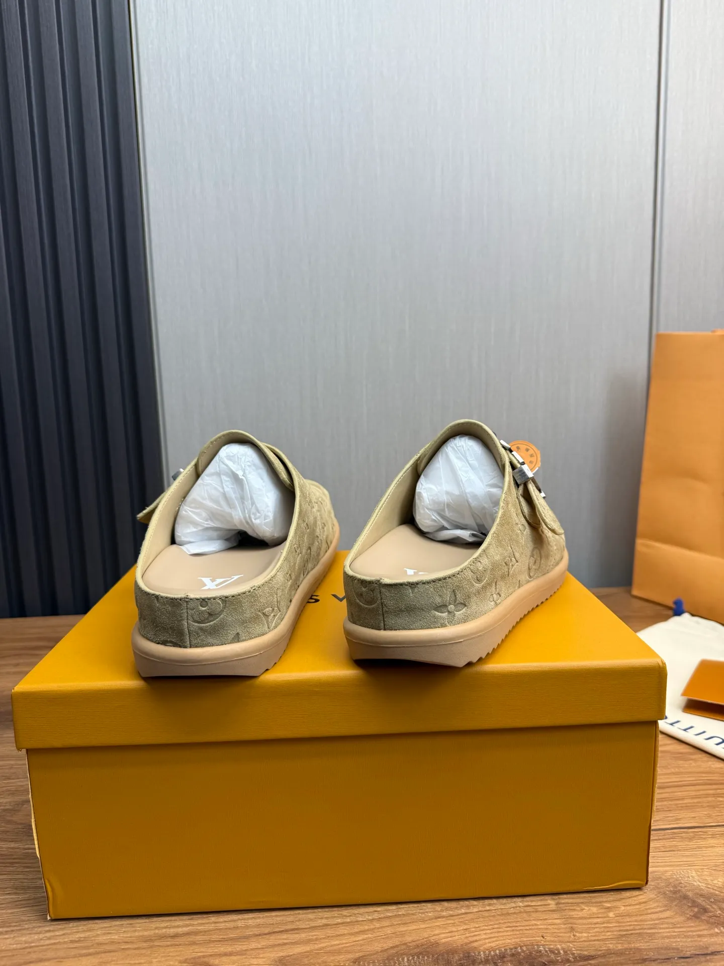 Men's shoes 💰520💰 Lv. hot selling men's slippers 🔥 🩴Official website one to one production 38-45 sizes 45 46 🉑️Customized!